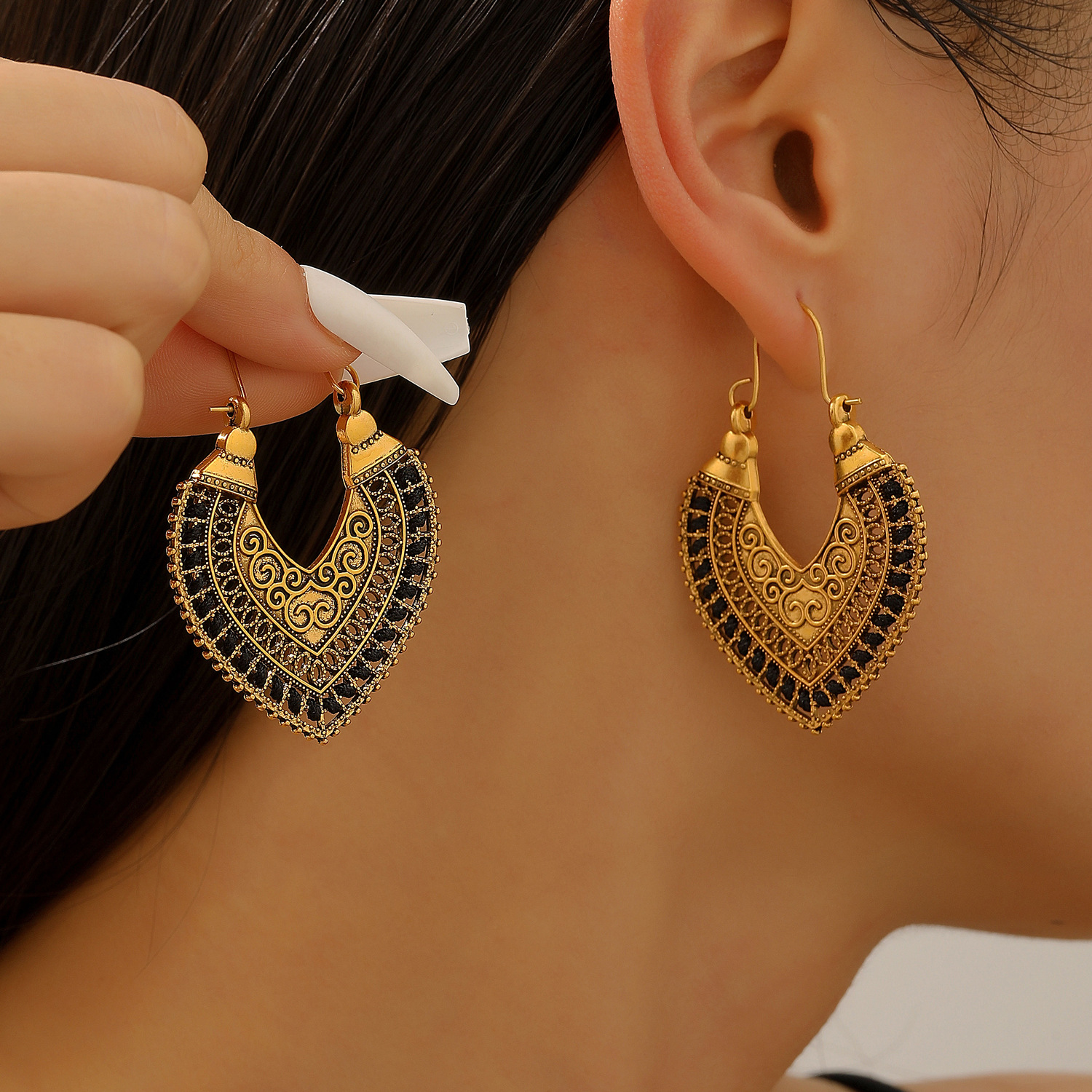 Vintage Fashion Trends 2026 - Vintage Bohemian Hollow Ancient Gold Color